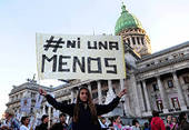 Contro i femminicidi gli argentini chiedono lo stato di emergenza