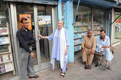 Karachi, la libreria (pericolosissima) delle postine di Dio