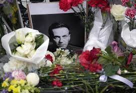 Navalny, sui funerali l’ombra della repressione. “Se vieni arrestato telefona a…”