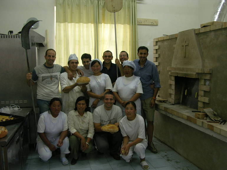 La missione e la costruzione di un forno in Mongolia