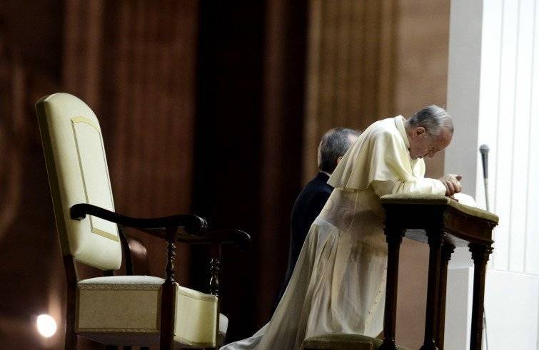 Padre Lombardi: "il Papa segue con sgomento e attesa" quanto accade in Francia