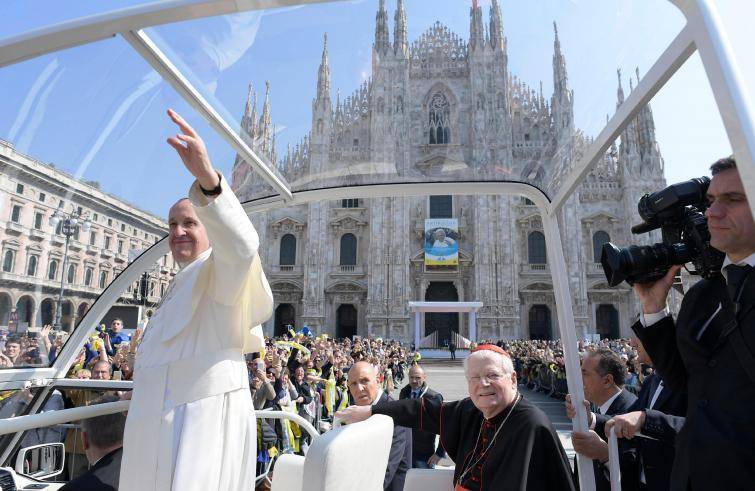 Papa Francesco a Milano: ospitare le differenze, abbracciare le frontiere, accogliere chi ha bisogno