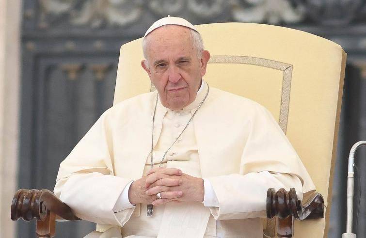Papa Francesco ai giovani: "recitate il Rosario"