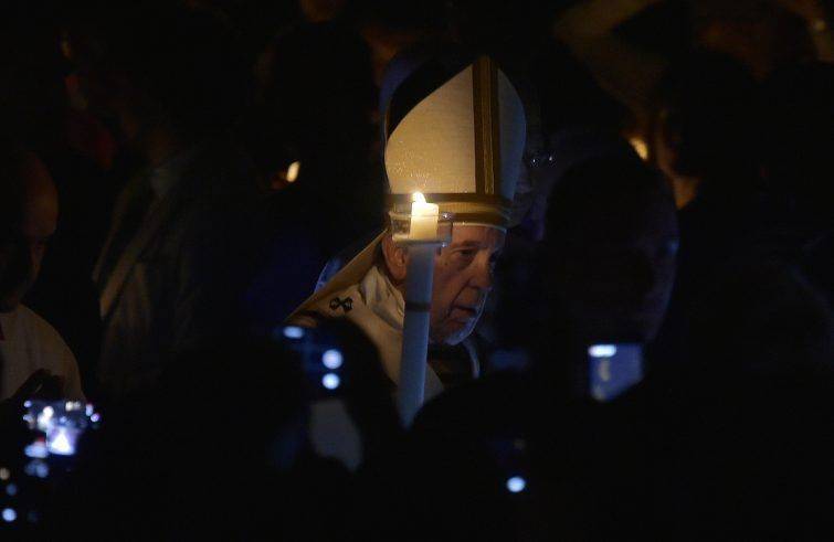 Papa Francesco: "stanotte conquistiamo il diritto alla speranza"