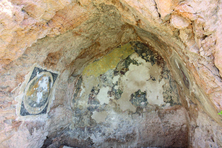 La grotta di San  Francesco ad Altilia
