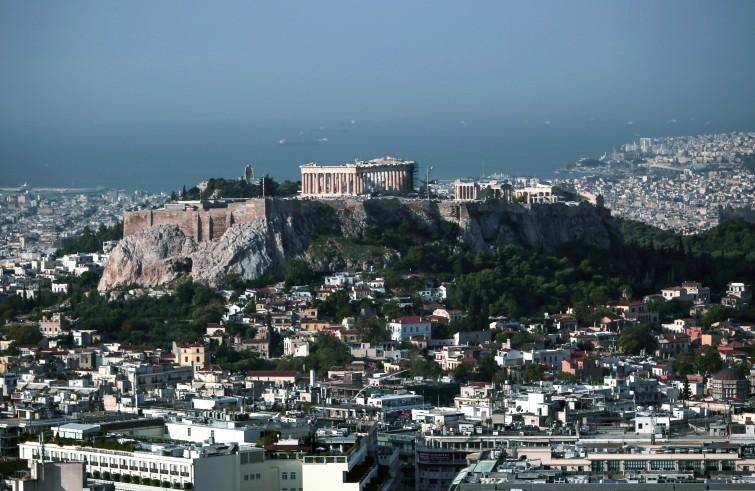 Grecia fuori dal programma di salvataggio della Troika. Mons. Rossolatos (Atene): “La paura di non farcela ad uscire dalla crisi attanaglia le per...