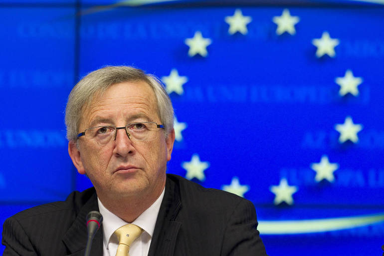Juncker si smarca e chiede solidarietà