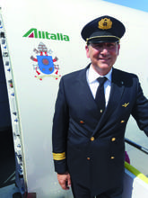 Leonetti, il pilota dell'aereo del Papa