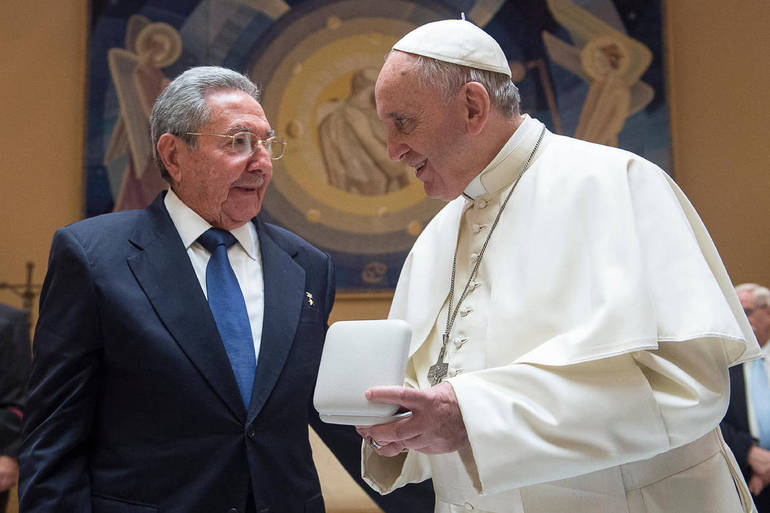 Raul Castro elogia papa Francesco