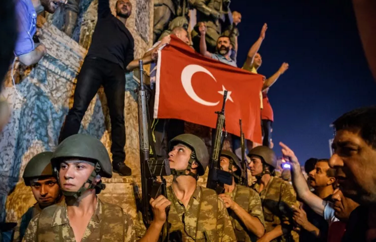 Turchia: fallito il colpo di Stato, 1.500 i militari arrestati. Erdogan, “la pagheranno cara”