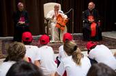 500 bambini "portati dalle onde" in Vaticano