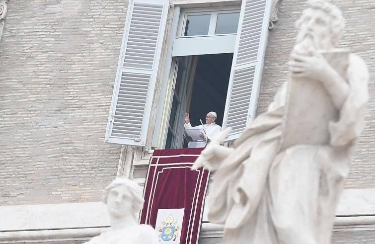 "Assicurare ai migranti un futuro di pace". L'Angelus integrale del Papa del I gennaio 2018