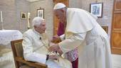 Benedetto XVI sta molto male, lo annuncia il papa all'Udienza