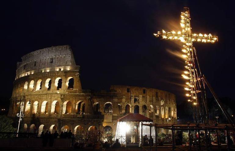 Ecco i punti fondamentali della Via Crucis del Colosseo di quest'anno