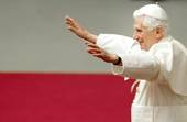 I 90 anni di Benedetto XVI: “salire sul monte” per servire la Chiesa