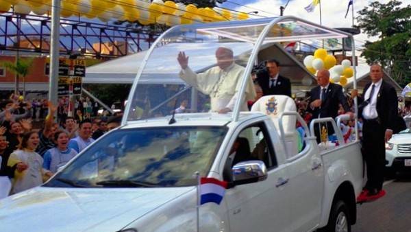Il Papa ai giovani di Costanera: "contagiate il mondo dell'amore di Gesù"