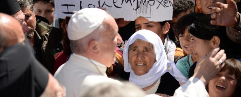 Il Papa ai profughi di Lesbo: non perdete la speranza