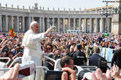 Il Papa: "il cristiano non vive fuori dal mondo"