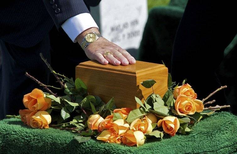 La cremazione non è vietata, ma la Chiesa preferisce la sepoltura