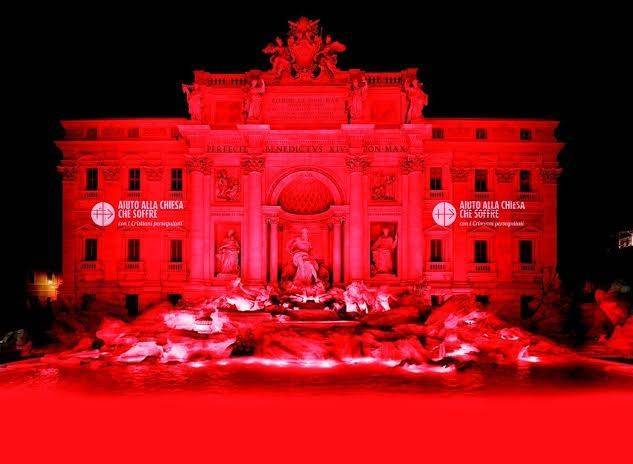 La Fontana di Trevi si tinge di rosso per i martiri cristiani