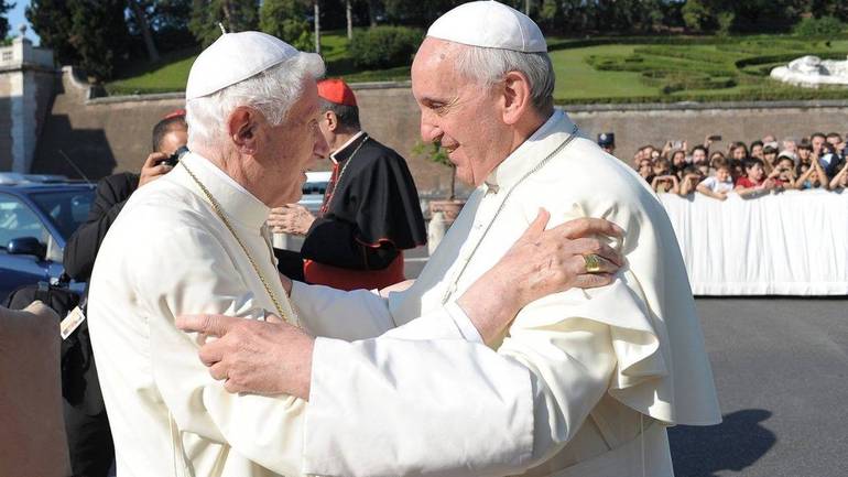 La gratitudine di papa Francesco per il dono di papa Benedetto XVI 