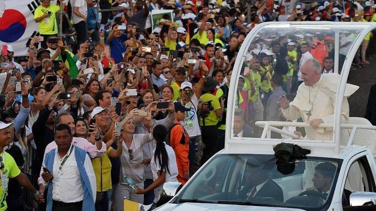 Lisbona 2022, il Papa ai giovani: non isolatevi, prossimità vuol dire felicità