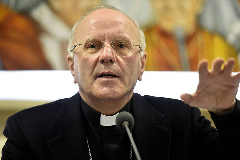 Mons. Galantino: "chiaro il dissenso sul ddl Cirinnà"