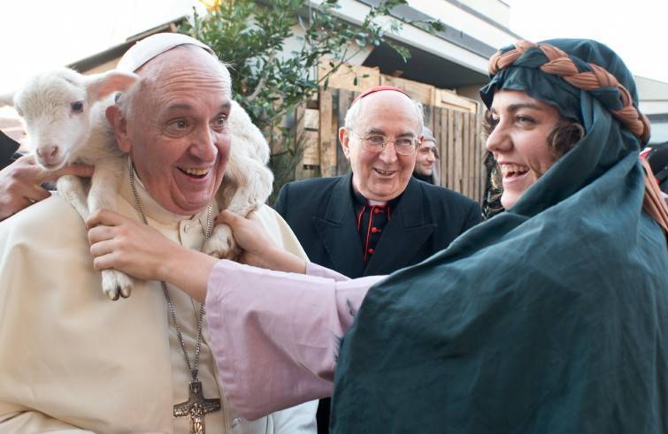 Padre Fares e quella volta che papa Francesco stava aiutando una pecora a partorire