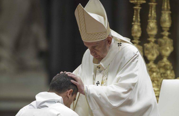 Papa Francesco ai nuovi sacerdoti: siate poveri che amano i poveri