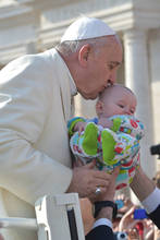 Papa Francesco: difendere i bambini “dai nuovi Erode dei nostri giorni”