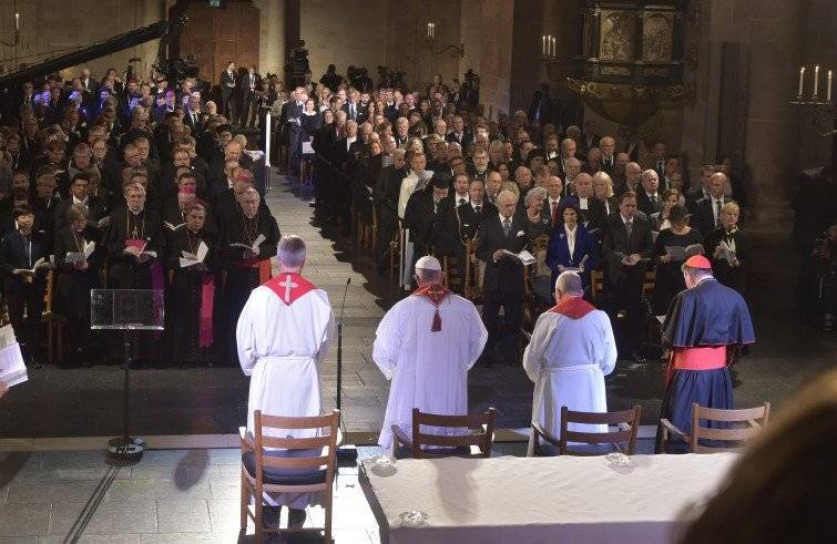 Papa Francesco e i luterani: "non possiamo rassegnarci alla divisione e alla distanza"
