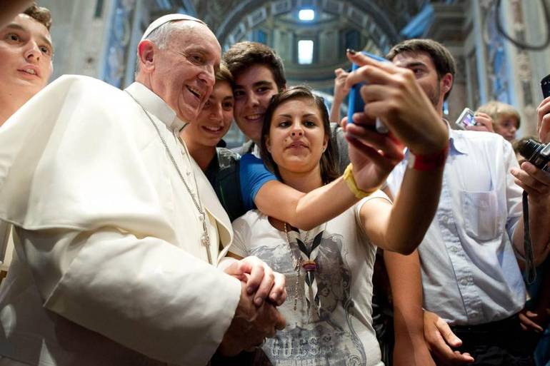 Papa Francesco: giovani, volete farmi felici? Leggete la Bibbia