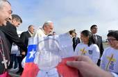 Papa Francesco in Cile: abbraccia i mapuche e piange con le vittime degli abusi e della dittatura