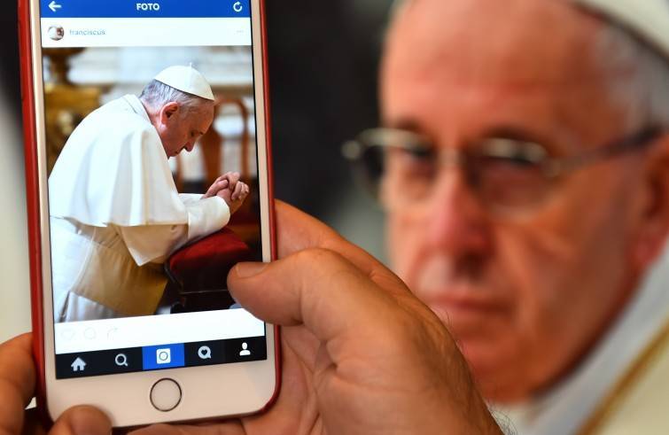 Papa Francesco: l’account Instagram @franciscus supera i 3 milioni di follower