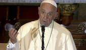 Papa Francesco: religiosi mondani sono caricature, non servono