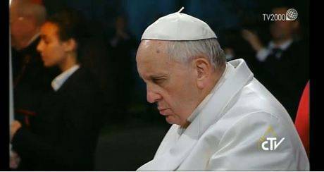 Papa Francesco, Via Crucis: cristiani uccisi anche con il nostro silenzio complice