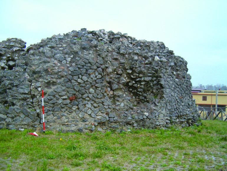 Il mausoleo romano di Tortora