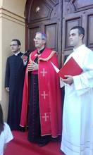 Bianchi, mons. Francescantonio Nolè apre la Porta Santa. La Comunità in festa accoglie l’arcivescovo
