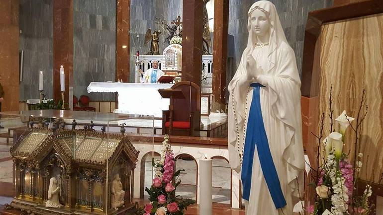 Migliaia i fedeli cosentini dinanzi alle reliquie di Santa Bernadette