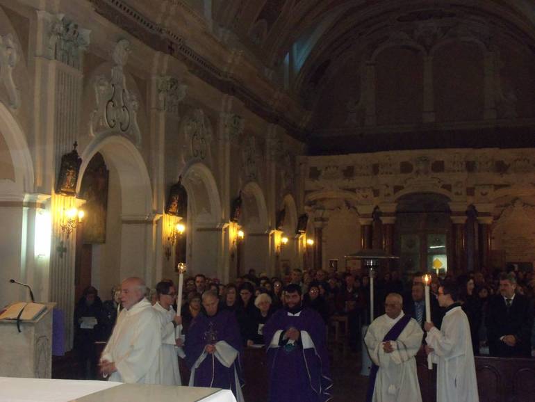 I terziari di San Francesco di Paola si fanno scaldare dalla misericordia di Dio