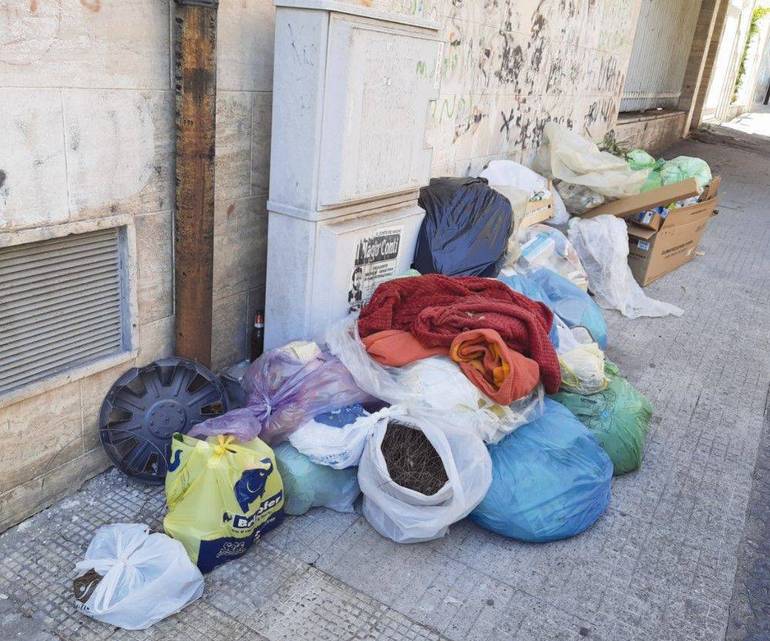 Cosenza, una città invasa dai rifiuti