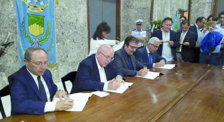 Firmato l'accordo sulla Metrotranvia a Cosenza. 